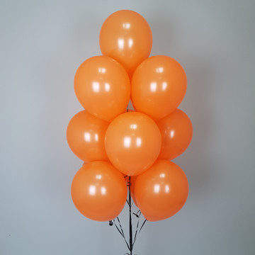 Композиция из оранжевых шаров